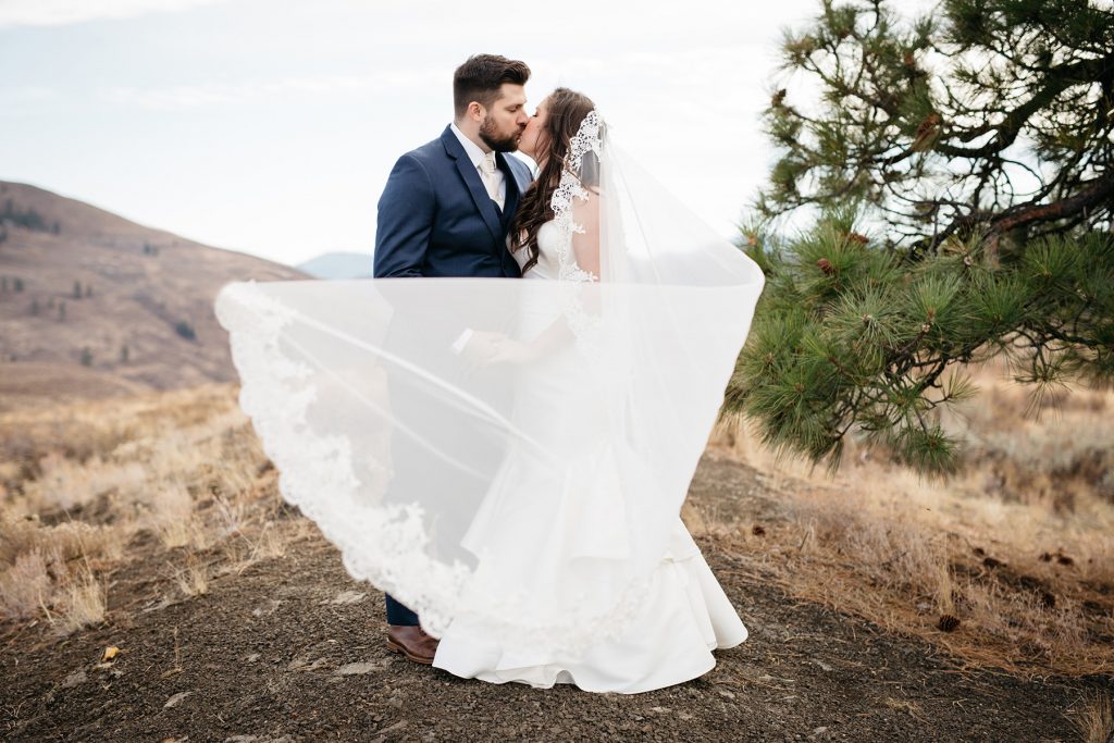 Sun Mountain Lodge Wedding Photographer