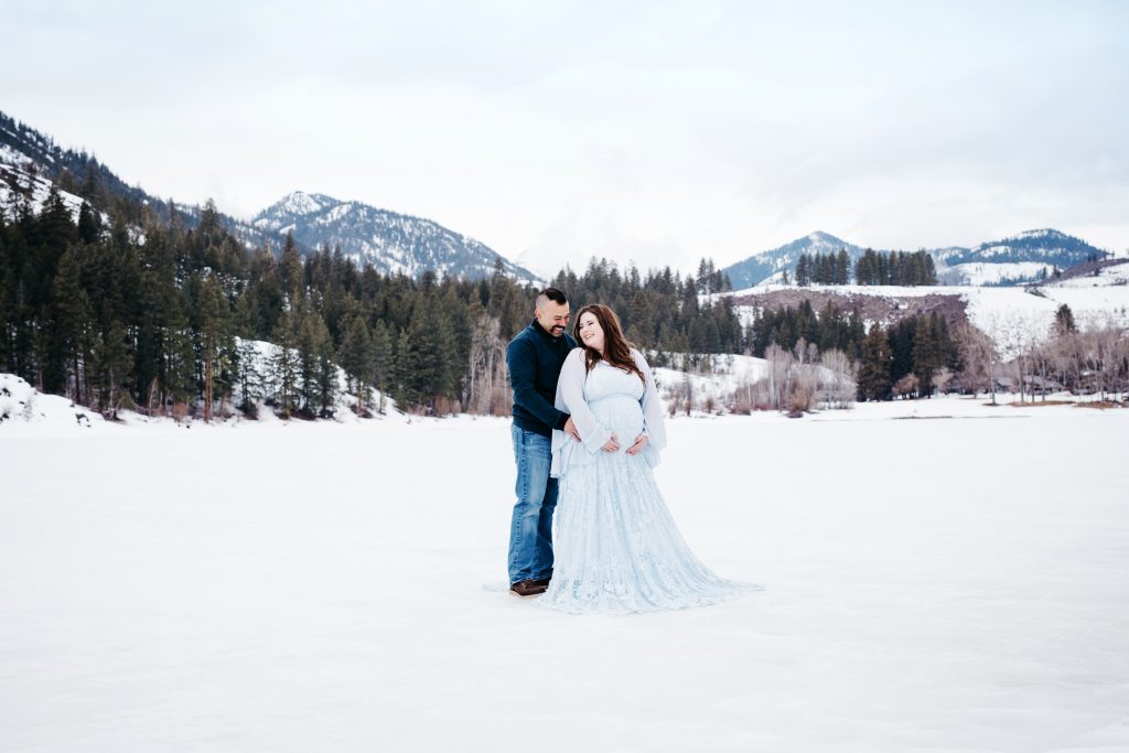 Methow Valley Maternity Photographer